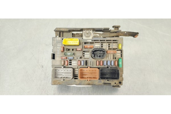 Recambio de caja reles / fusibles para peugeot 308 sport referencia OEM IAM 9666700480  