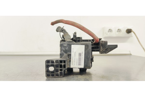 Recambio de caja reles / fusibles para renault scenic iii 1.5dci 85 referencia OEM IAM 243880001R  