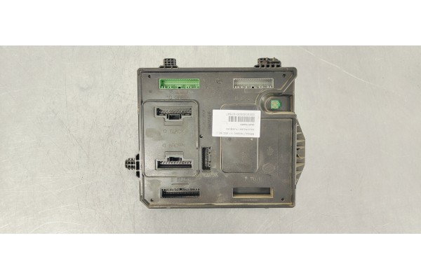 Recambio de caja reles / fusibles para renault scenic iii 1.5dci 85 referencia OEM IAM 284B15986R  