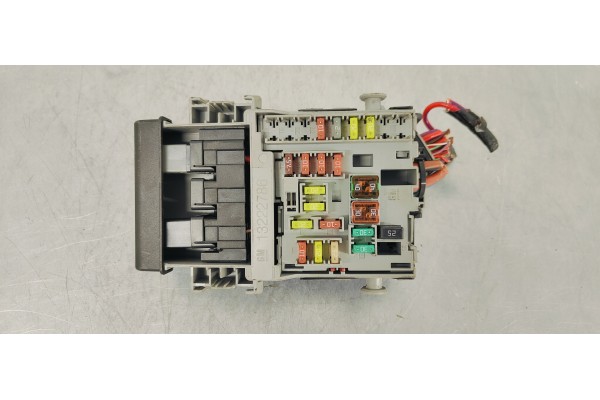 Recambio de caja reles / fusibles para opel insignia berlina 2.0cdti 130 fap referencia OEM IAM 13222786  