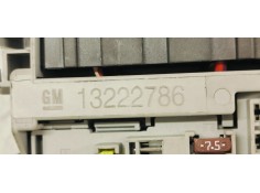 Recambio de caja reles / fusibles para opel insignia berlina 2.0cdti 130 fap referencia OEM IAM 13222786  