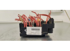 Recambio de caja reles / fusibles para renault scenic iii 1.5dci 85 referencia OEM IAM 18013301C  