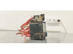 Recambio de caja reles / fusibles para renault scenic iii 1.5dci 85 referencia OEM IAM 18013301C  