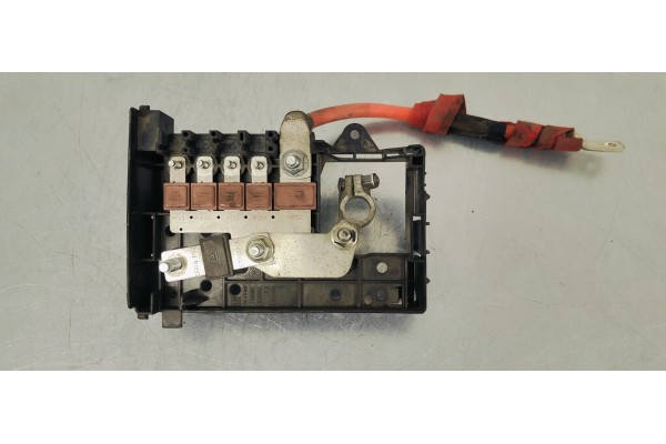 Recambio de caja reles / fusibles para opel astra j lim. 1.6 cdti referencia OEM IAM 13368498  