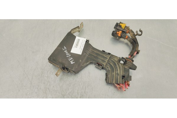 Recambio de caja reles / fusibles para renault megane iii berlina 5 p 1.5dci 110 fap referencia OEM IAM   