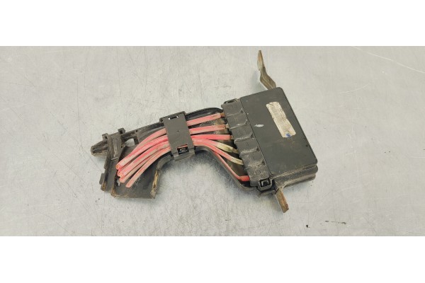 Recambio de caja reles / fusibles para renault scenic iii 1.5dci 85 referencia OEM IAM   