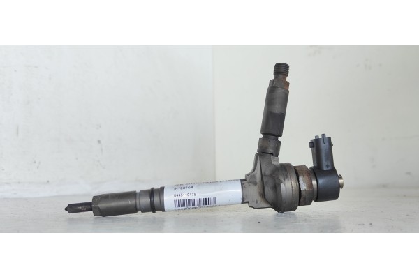 Recambio de inyector para opel astra h berlina 1.7 16v cdti referencia OEM IAM 0445110175  