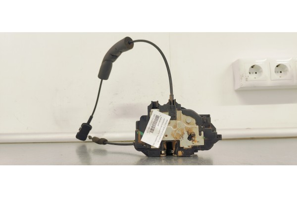 Recambio de cerradura puerta trasera izquierda para renault scenic iii 1.5dci 85 referencia OEM IAM 825030004R  