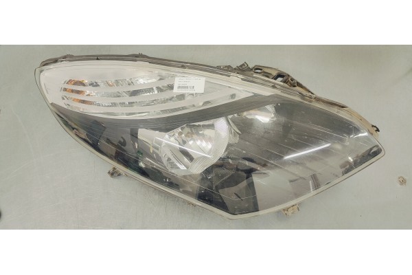 Recambio de faro derecho para renault scenic iii 1.5dci 85 referencia OEM IAM 260108250R  