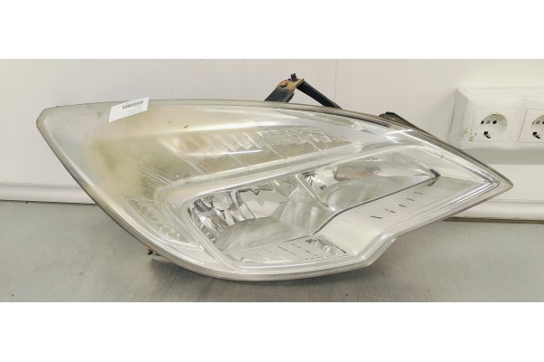 Recambio de faro derecho para opel meriva b 1.4 i referencia OEM IAM 13253630  