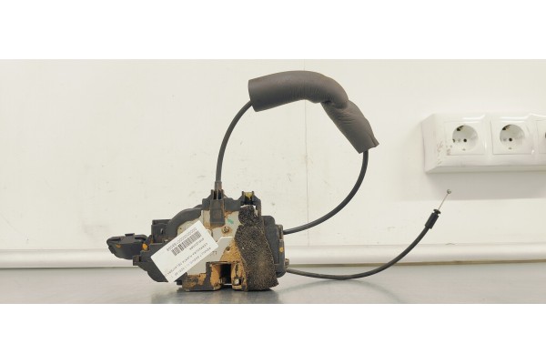 Recambio de cerradura puerta delantera derecha para renault scenic iii 1.5dci 85 referencia OEM IAM 805020006R  