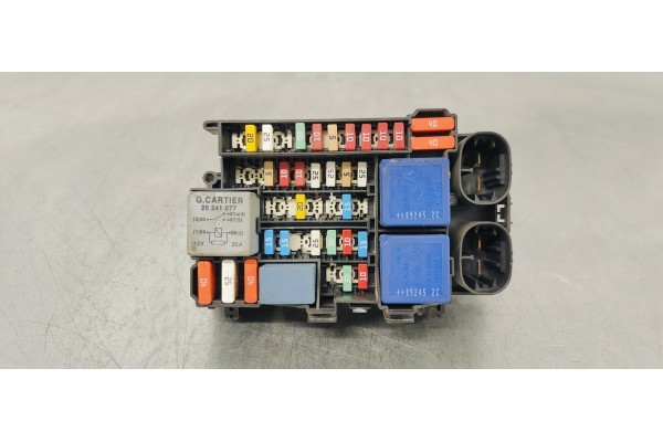 Recambio de caja reles / fusibles para renault scenic iii 1.5dci 85 referencia OEM IAM 18013301C  