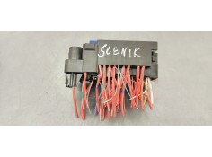 Recambio de caja reles / fusibles para renault scenic iii 1.5dci 85 referencia OEM IAM 18013301C  