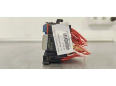 Recambio de caja reles / fusibles para renault scenic iii 1.5dci 85 referencia OEM IAM 18013301C  
