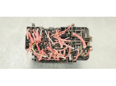 Recambio de caja reles / fusibles para renault scenic iii 1.5dci 85 referencia OEM IAM 18013301C  