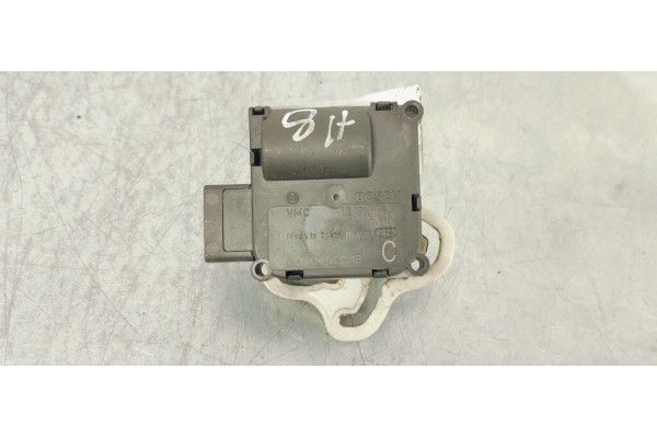 Recambio de motor apertura trampillas climatizador para audi a8 (4e2) referencia OEM IAM 0132801369  