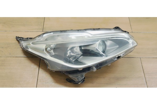 Recambio de faro derecho para peugeot 208 referencia OEM IAM 9822690180  