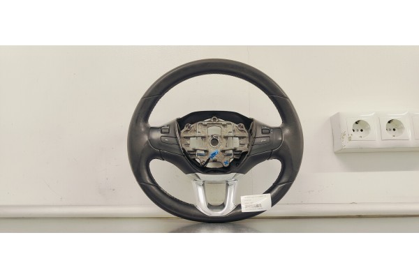 Recambio de volante para peugeot 208 1.2 i turbo 110 referencia OEM IAM 98084115ZD  
