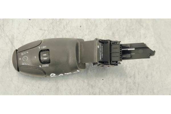 Recambio de mando volante para peugeot 208 1.6 hdi 100 fap referencia OEM IAM 96637157XT  