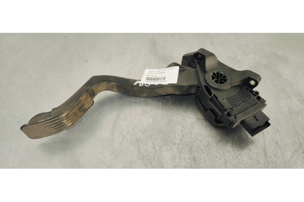 Recambio de pedal acelerador para peugeot 208 1.6 hdi 100 fap referencia OEM IAM 9671433780  