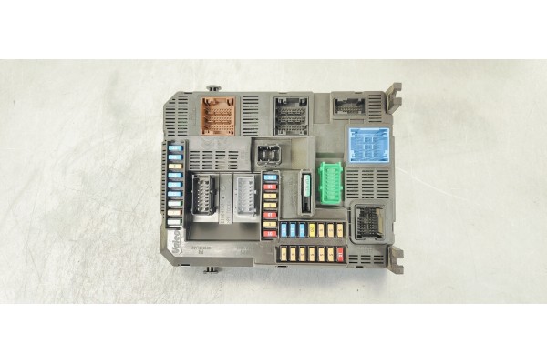 Recambio de caja reles / fusibles para peugeot 208 1.2 i turbo 110 referencia OEM IAM 9819850080  