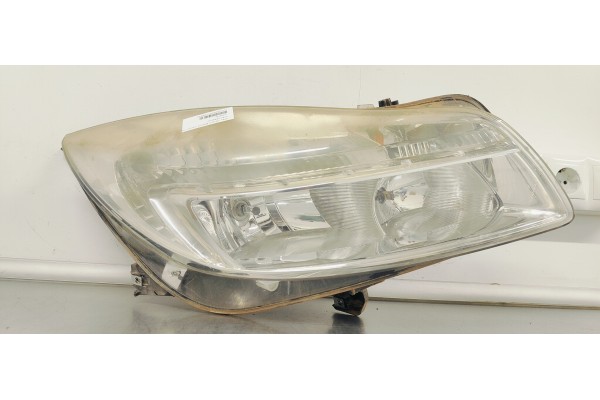Recambio de faro derecho para opel insignia berlina 2.0cdti 130 fap referencia OEM IAM 13226783  
