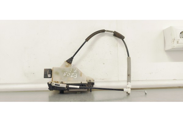 Recambio de cerradura puerta trasera izquierda para peugeot 208 1.6 hdi 100 fap referencia OEM IAM 9812501280  