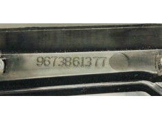 Recambio de moldura para peugeot 208 1.6 hdi 100 fap referencia OEM IAM 9673861377  