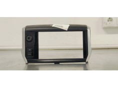 Recambio de moldura para peugeot 208 1.6 hdi 100 fap referencia OEM IAM 9673861377  