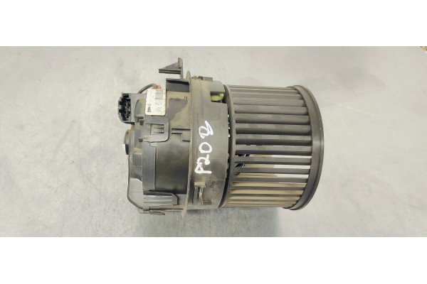 Recambio de ventilador calefaccion para peugeot 208 1.6 hdi 100 fap referencia OEM IAM T1013140A  