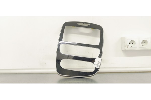 Recambio de moldura para renault clio iv 1.5 dci 75 fap referencia OEM IAM 682605325R  