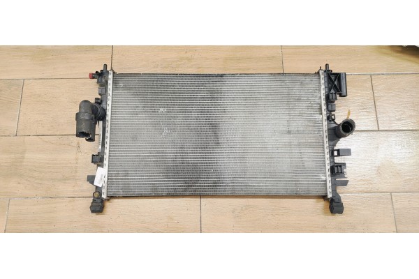 Recambio de radiador agua para opel insignia berlina 2.0cdti 130 fap referencia OEM IAM 13241725  