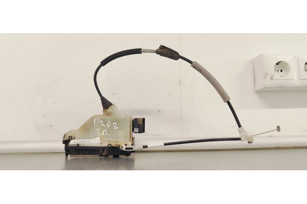 Recambio de cerradura puerta trasera derecha para peugeot 208 1.2 referencia OEM IAM 9812501180  