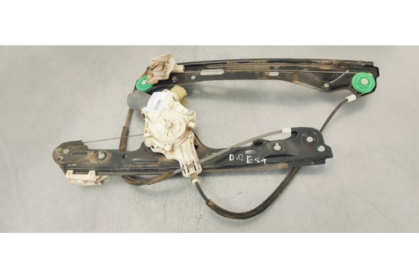 Recambio de elevalunas delantero derecho para bmw serie 1 berlina (e81/e87) 1.6 i referencia OEM IAM 7067796S  