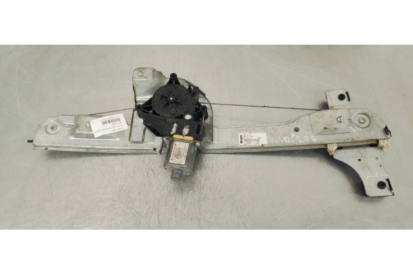 Recambio de elevalunas delantero derecho para peugeot 208 1.2 referencia OEM IAM 9673154380  