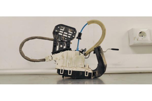 Recambio de cerradura puerta trasera izquierda para mercedes-benz clase b (w246) 1.8 cdi referencia OEM IAM A2047302735  
