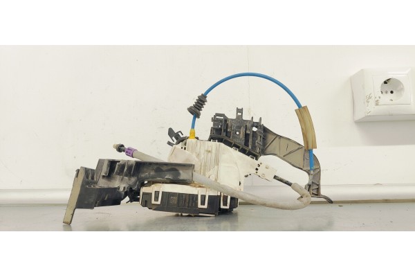 Recambio de cerradura puerta delantera derecha para mercedes-benz clase b (w246) 1.8 cdi referencia OEM IAM A1667200435  