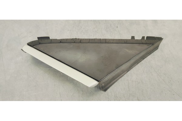 Recambio de moldura para mercedes-benz clase b (w246) 1.8 cdi referencia OEM IAM A2466900787  