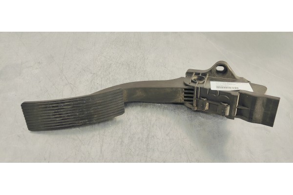 Recambio de pedal acelerador para mercedes-benz clase b (w246) 1.8 cdi referencia OEM IAM A2463001604  