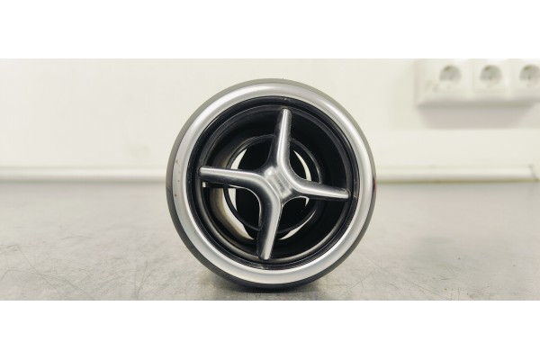 Recambio de rejilla aireadora para mercedes-benz clase b (w246) 1.8 cdi referencia OEM IAM A2468304100  