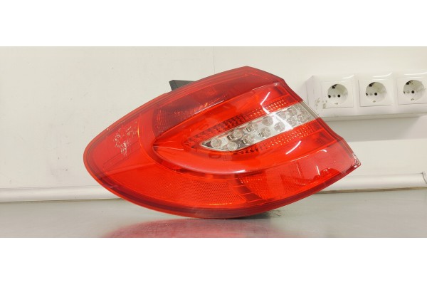 Recambio de piloto trasero izquierdo para mercedes-benz clase b (w246) 1.8 cdi referencia OEM IAM A2468200564  