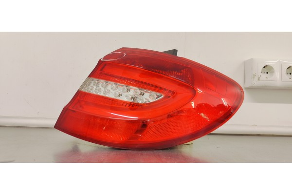 Recambio de piloto trasero derecho para mercedes-benz clase b (w246) 1.8 cdi referencia OEM IAM A2468200664  