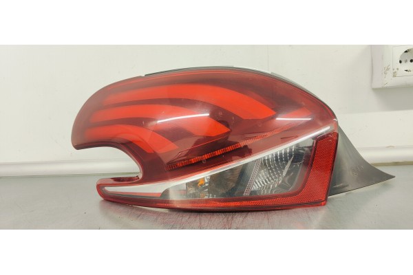 Recambio de piloto trasero izquierdo para peugeot 208 1.2 referencia OEM IAM 9825601280  