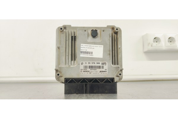 Recambio de centralita motor uce para opel insignia berlina 2.0cdti 130 fap referencia OEM IAM 0281017105  