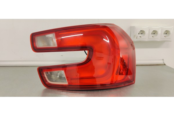 Recambio de piloto trasero derecho para citroen c4 grand picasso referencia OEM IAM 9676853880  