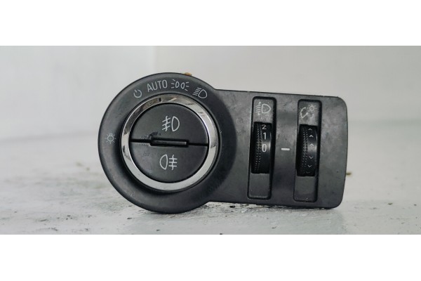 Recambio de mando luces para opel insignia berlina 2.0cdti 130 fap referencia OEM IAM 23197914  