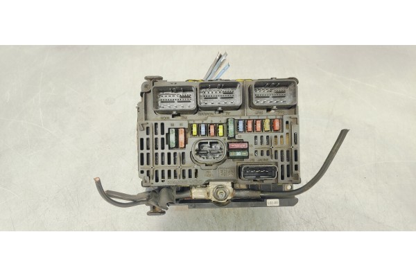 Recambio de caja reles / fusibles para peugeot 407 st sport referencia OEM IAM 9656086180  