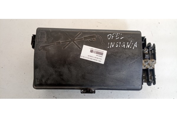 Recambio de caja reles / fusibles para opel insignia berlina 2.0 16v cdti referencia OEM IAM 529050199  