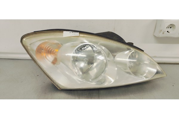 Recambio de faro derecho para kia cee´d referencia OEM IAM 921021H000  