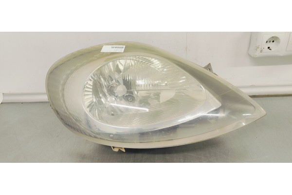 Recambio de faro derecho para renault trafic combi (ab 4.01) passenger privilege referencia OEM IAM 7700311372  